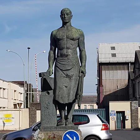 Le Lyon 3* Commentry