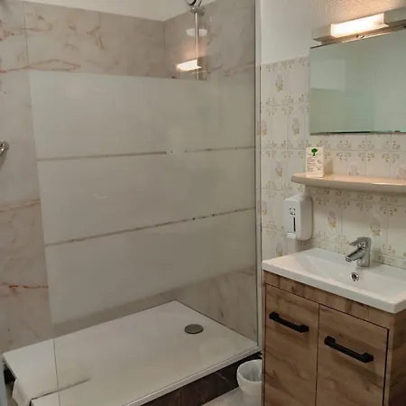 Le Lyon Hotel Commentry